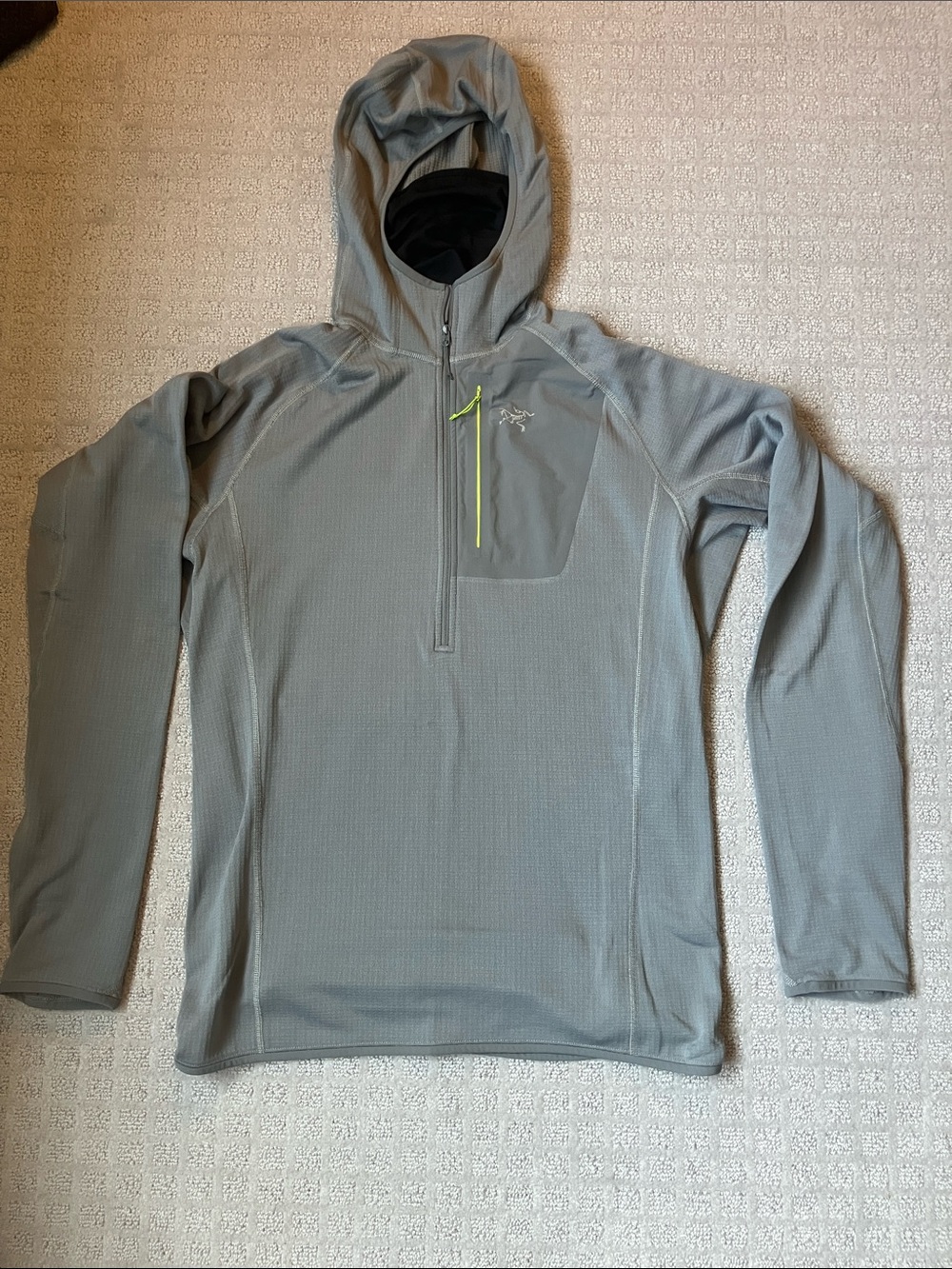 Arc'teryx Men’s Light Gray Half-Zip Hooded Sweater with Lime Zip Pull